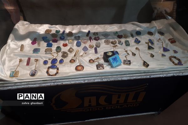 گشایش بازارچه صنایع دستی در سرای فاتح نی ریز