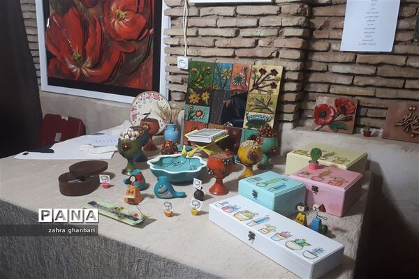 گشایش بازارچه صنایع دستی در سرای فاتح نی ریز