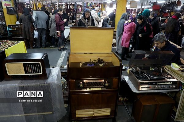 بازدید دو عضو شورای شهرتهران  ازجمعه بازار  پروانه