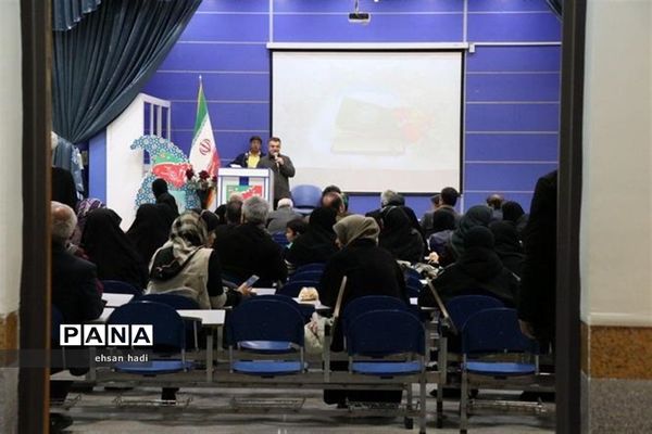 تجلیل از مادران و همسران توان یاب موفق