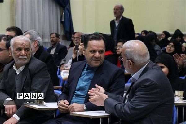 تجلیل از مادران و همسران توان یاب موفق