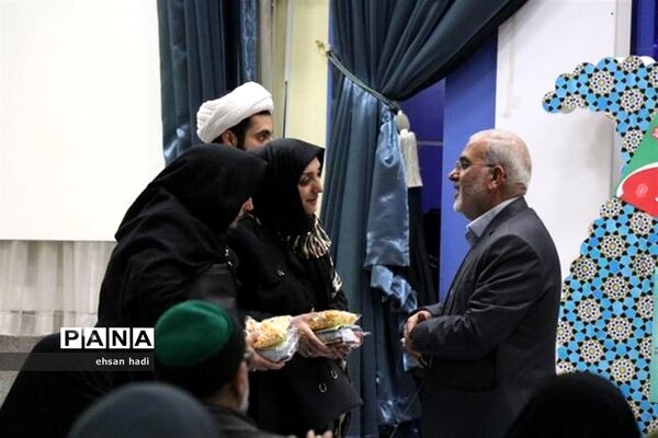 تجلیل از مادران و همسران توان یاب موفق
