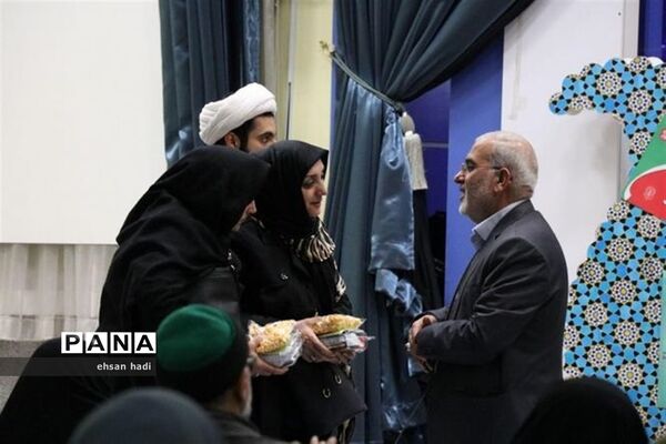 تجلیل از مادران و همسران توان یاب موفق