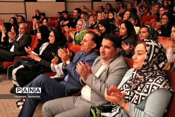 اجرای موسیقی گروه (بچه‌های شهر امید) در شهرستان امیدیه