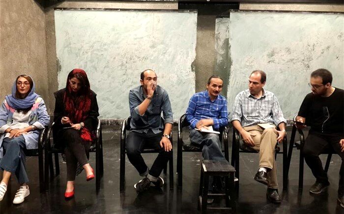 نمایش «پنجاه پنجاه»،  بُرد با فرم نوین و باخت از محتوای سیاسی