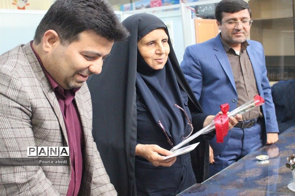 تکریم همکاران زن سازمان دانش‌آموزی استان بوشهر