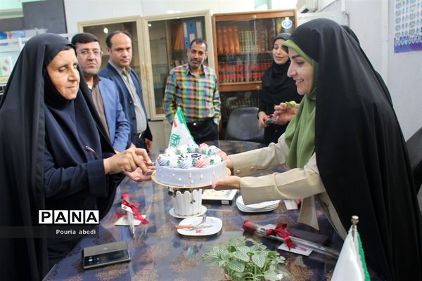تکریم همکاران زن سازمان دانش‌آموزی استان بوشهر