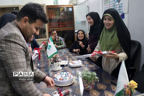 تکریم همکاران زن سازمان دانش‌آموزی استان بوشهر