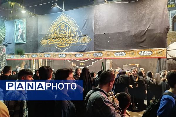 موکب‌های عزاداری در جای جای مشهد، جلوه‌ای از عشق و ماتم در شب سالروز شهادت امام رضا (ع)