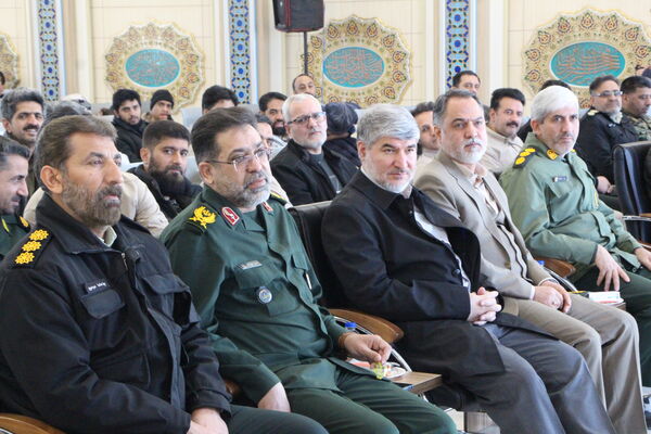 مراسم نمادین استقبال از امام خمینی (ره) در فرودگاه یزد 