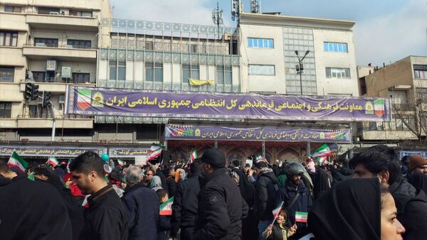 جشن پیروزی انقلاب در خیابان‌های تهران