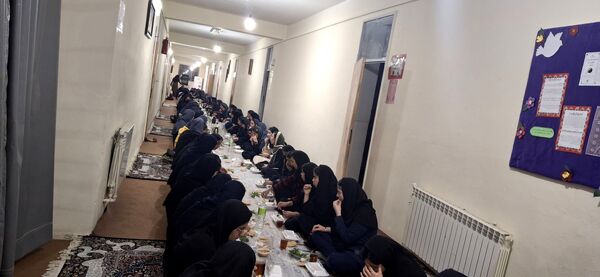 برپایی سفره افطاری در خوابگاه فضیلت فاروج