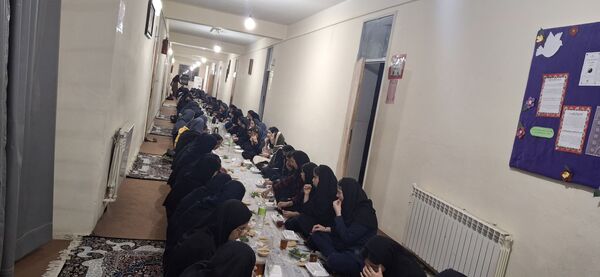 برپایی سفره افطاری در خوابگاه فضیلت فاروج