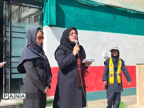 گرامیداشت هفته نیروی انتظامی در دبیرستان آیین‌اسلام ۱