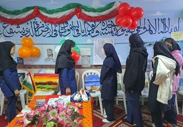 نمایش استعدادهای دانش‌آموزان دبیرستان زکیه 