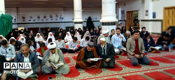 حضور پررنگ دانش‌آموزان بیرانوندی در نماز جمعه