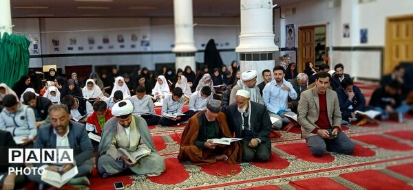 حضور پررنگ دانش‌آموزان بیرانوندی در نماز جمعه