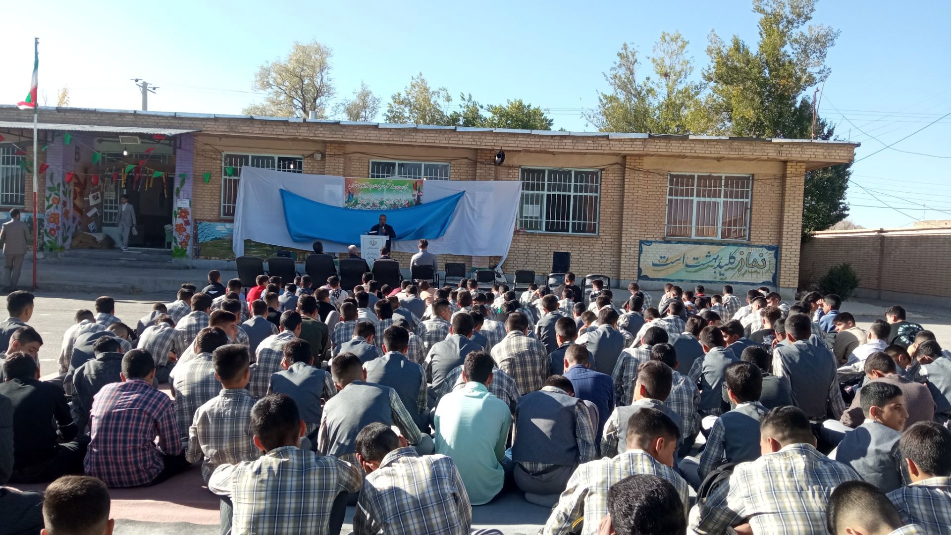 جشن آغاز سال تحصیلی در دبیرستان نمونه دولتی شهید حاج قاسم سلیمانی بن 