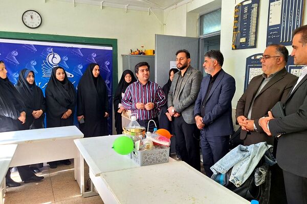 شور علمی دانش آموزان فشافویه در آیین گرامیداشت روز آزمایشگاه