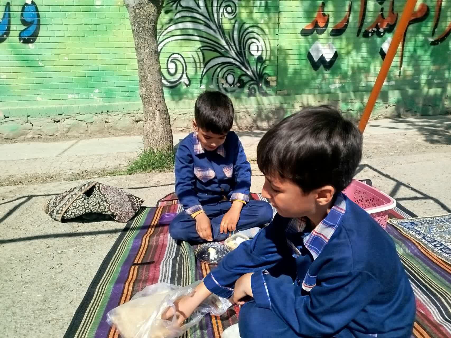 صبحانه سلامت در مدرسه پسرانه مبین شیروان