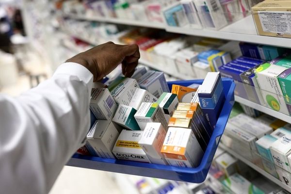 رسیدگی به مشکلات بازار دارو با دعوت از سازمان غذا و و دارو در دستور کار مجلس