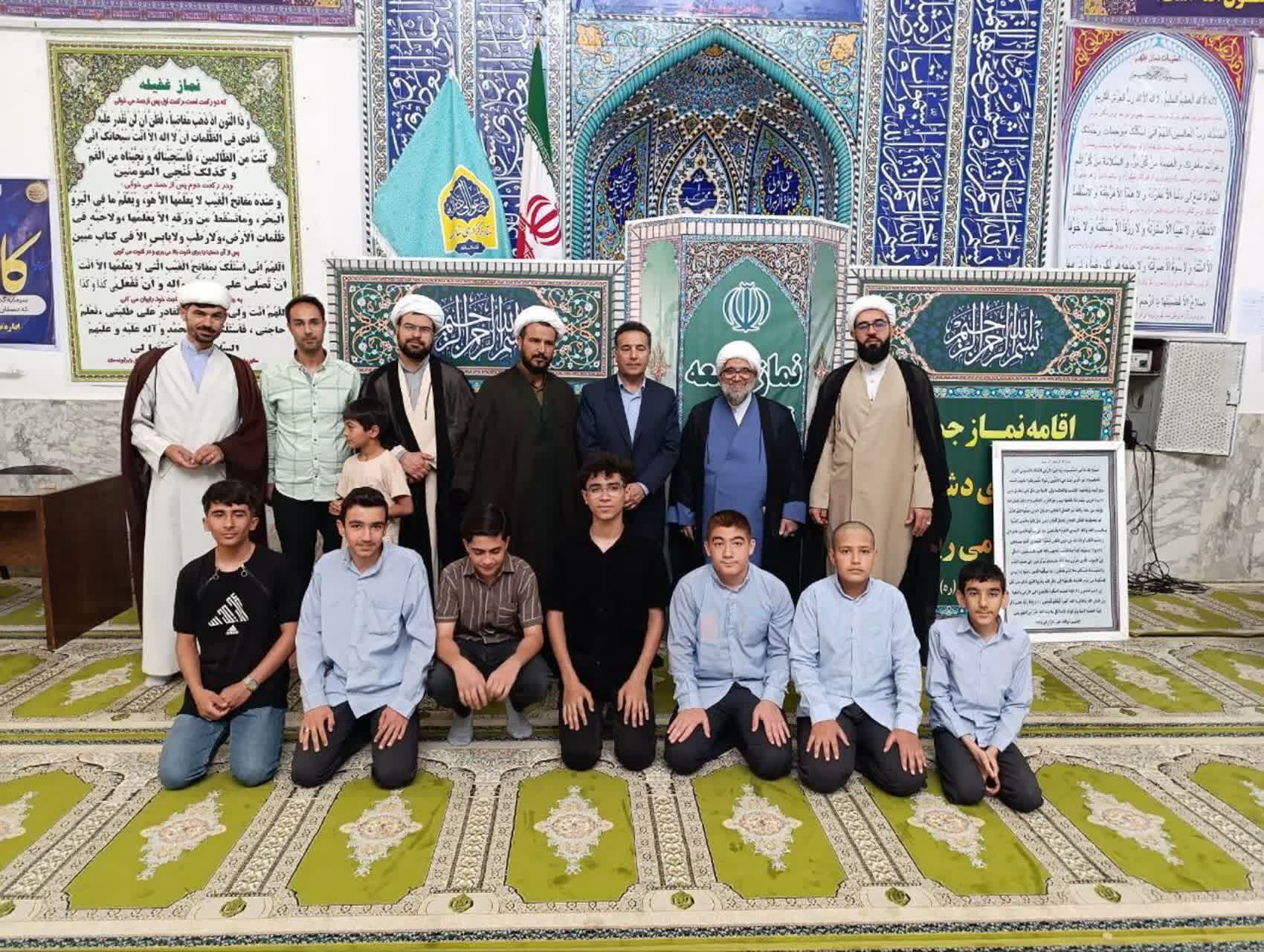  شهدا برای تثبیت پایه‌های اسلام و تحکیم ارزش‌های دین با ظالمان عالم جنگیدند 