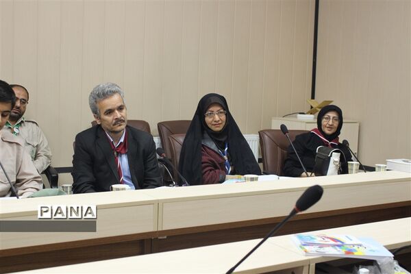 جلسه توجیهی مربیان راهنما و مربیان مدارس ویژه تشکل پیشتاز سازمان دانش‌آموزی استان البرز