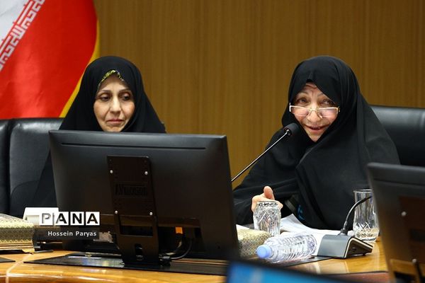 نشست هم اندیشی وزیر آموزش و پرورش با مسئولان شورای بانوان خیر مدرسه‌ساز استان‌های کشور