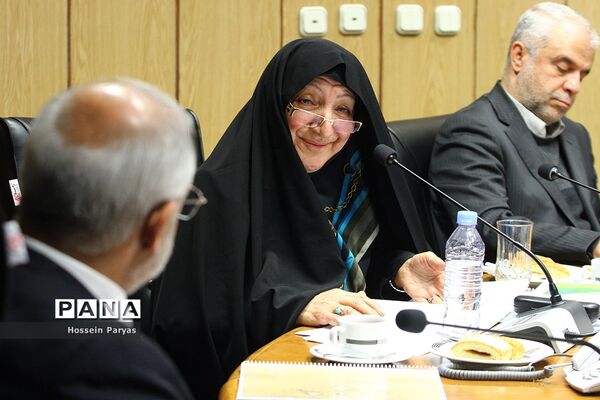 نشست هم اندیشی وزیر آموزش و پرورش با مسئولان شورای بانوان خیر مدرسه‌ساز استان‌های کشور