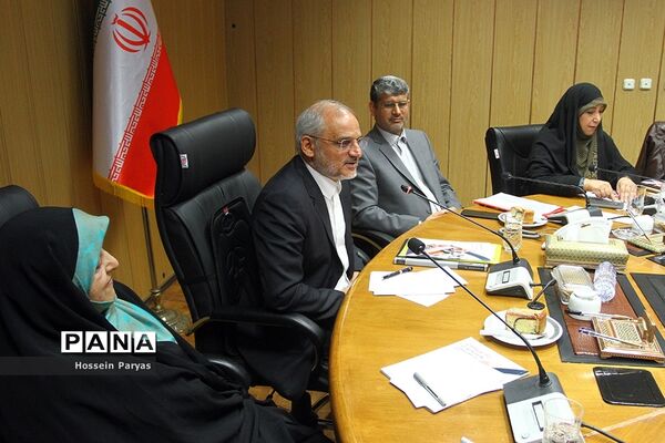 آیین موافقت‌نامه بین وزارت آموزش و پرورش با معاونت ریاست‌جمهوری در امور زنان و خانواده