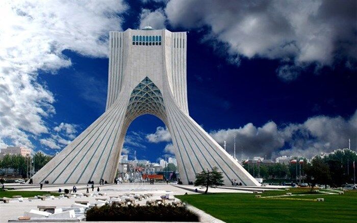 خلیل‌آبادی انتقاد کرد؛ دوگانگی مدیریت در برج آزادی