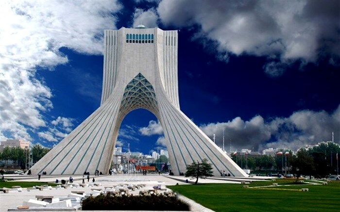 خلیل‌آبادی انتقاد کرد؛ دوگانگی مدیریت در برج آزادی