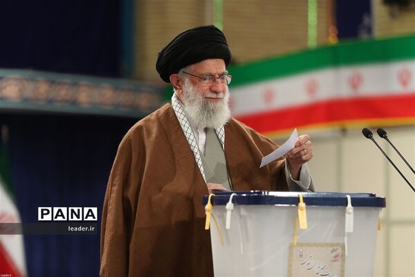حضور رهبرمعظم انقلاب در یازدهمین دوره انتخابات مجلس شورای اسلامی و میان‌دوره‌ای مجلس خبرگان رهبری