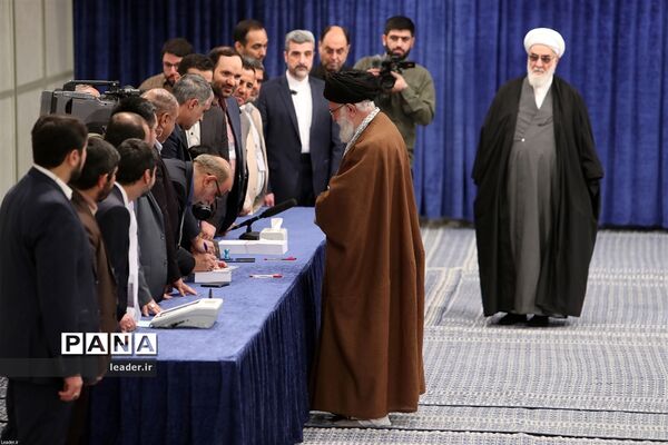 حضور رهبرمعظم انقلاب در یازدهمین دوره انتخابات مجلس شورای اسلامی و میان‌دوره‌ای مجلس خبرگان رهبری