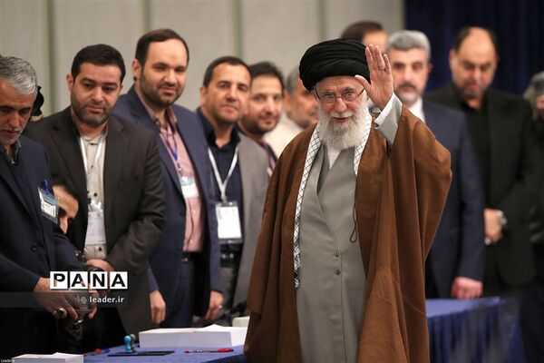 حضور رهبرمعظم انقلاب در یازدهمین دوره انتخابات مجلس شورای اسلامی و میان‌دوره‌ای مجلس خبرگان رهبری