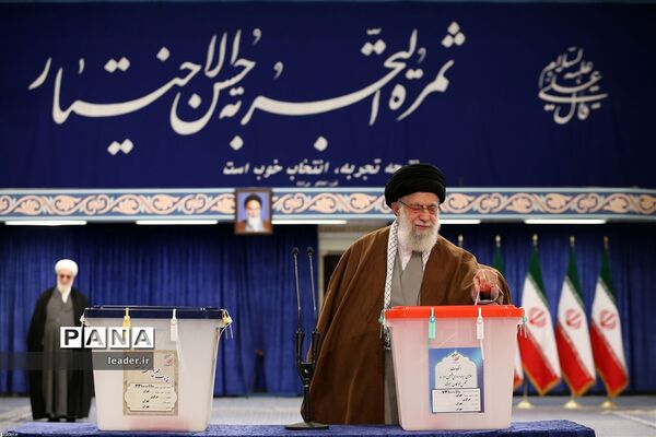 حضور رهبرمعظم انقلاب در یازدهمین دوره انتخابات مجلس شورای اسلامی و میان‌دوره‌ای مجلس خبرگان رهبری