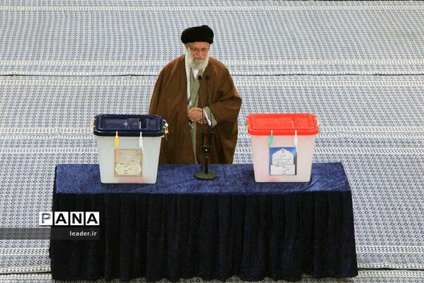 حضور رهبرمعظم انقلاب در یازدهمین دوره انتخابات مجلس شورای اسلامی و میان‌دوره‌ای مجلس خبرگان رهبری
