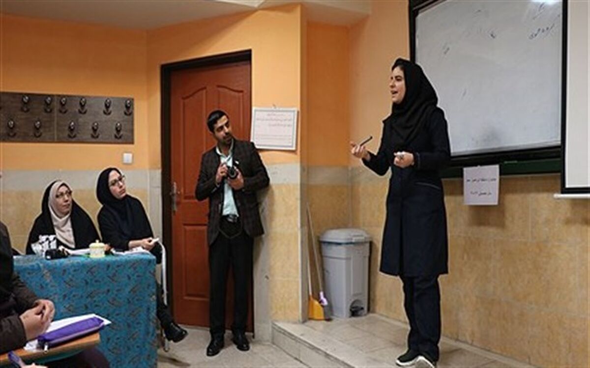 رئیس آموزش و پرورش شهرقدس: همیار معلم یاری دهنده دبیر در جریان یادگیری و پیگیری کننده جریان آموزش سایر دانش‌آموزان است