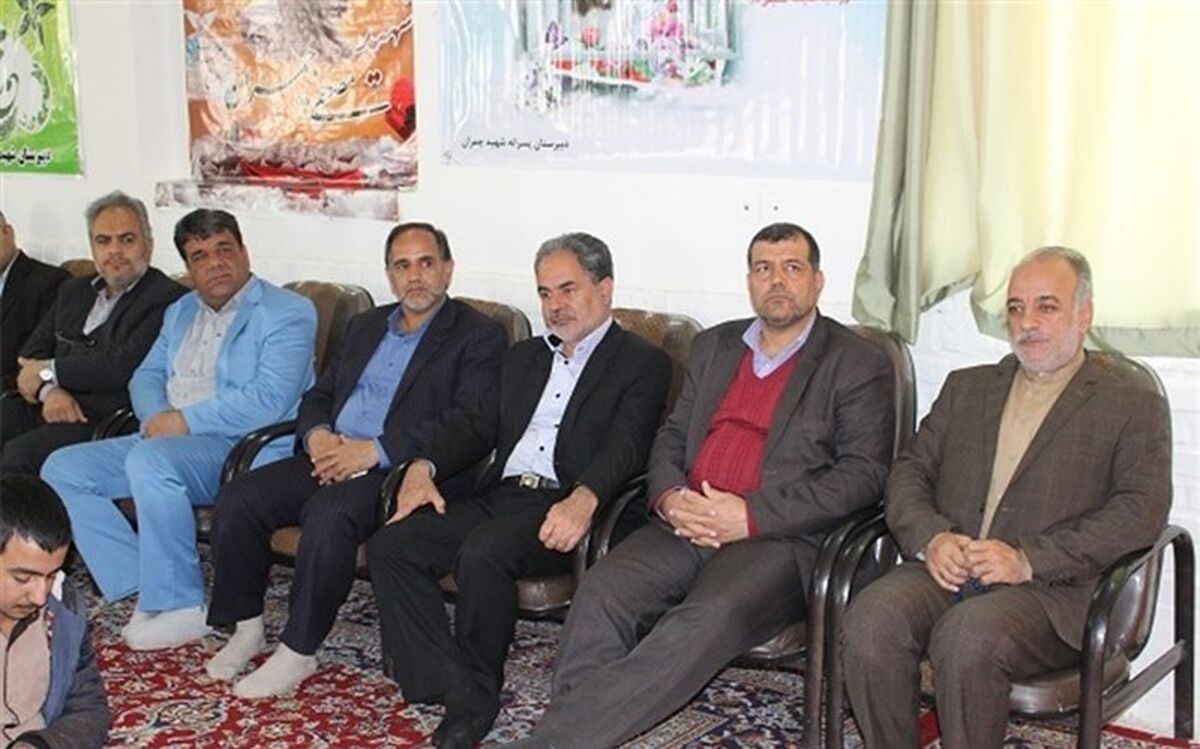 درآیین تجلیل از70دانش آموزدبیرستان شهیدچمران مطرح شد: پیش بینی 40 پایگاه اعتکاف علمی در نوروز 99