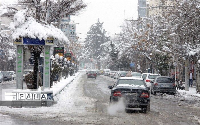 بارش برف و باران در محورهای ۱۴ استان