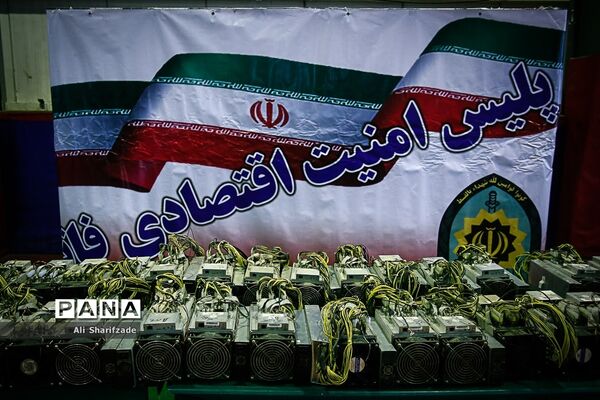 کشفیات مواد محترقه و ارز قاچاق