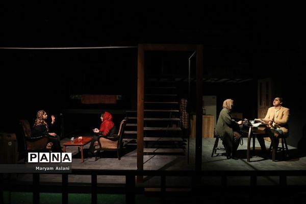اجرای نمایش «استقلال پشت پرده»