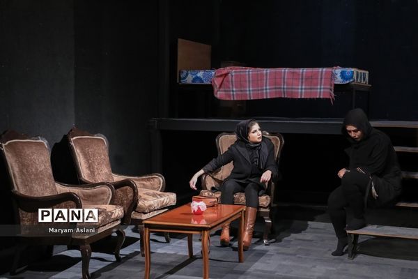 اجرای نمایش «استقلال پشت پرده»