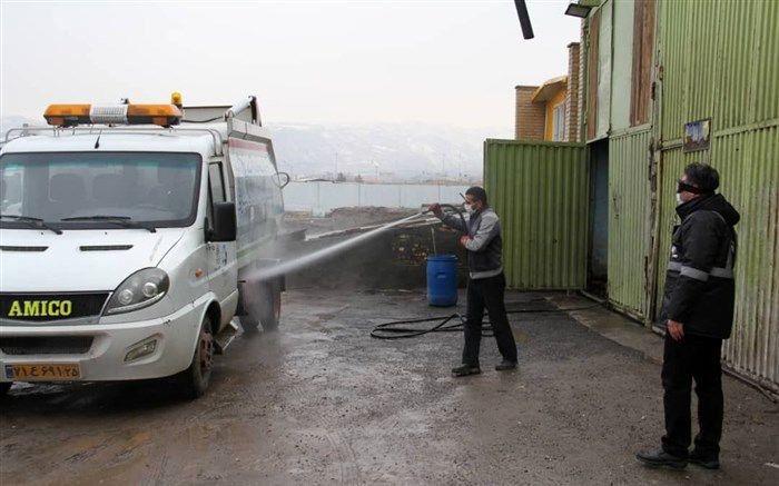 آغاز سمپاشی و ضد عفونی کردن تجهیزات و ماشین آلات حمل زباله + عکس