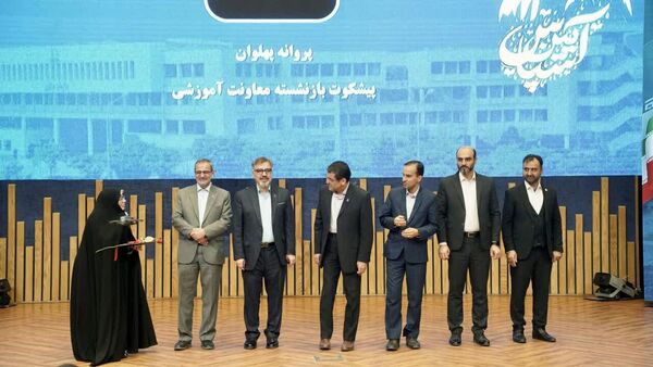 آیینه‌ تلاش کارمندان دانشگاه فردوسی مشهد
