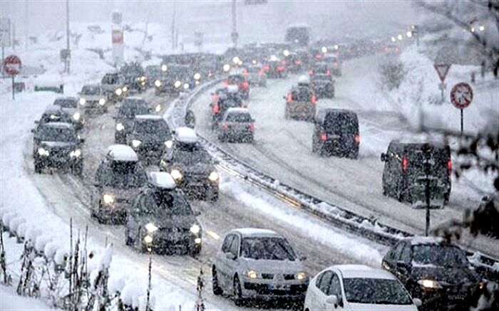 بارش برف در محورهای مواصلاتی ١٠ استان