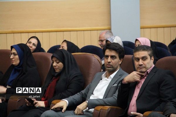 همایش تجلیل از برگزیدگان طرح‌های آموزش ابتدایی