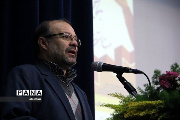 همایش تجلیل از برگزیدگان طرح‌های آموزش ابتدایی