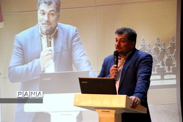 آیین دانش آموزان هنرستان خادمی  به مناسبت روز مادر