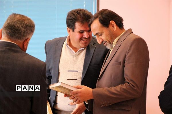 آیین دانش آموزان هنرستان خادمی  به مناسبت روز مادر